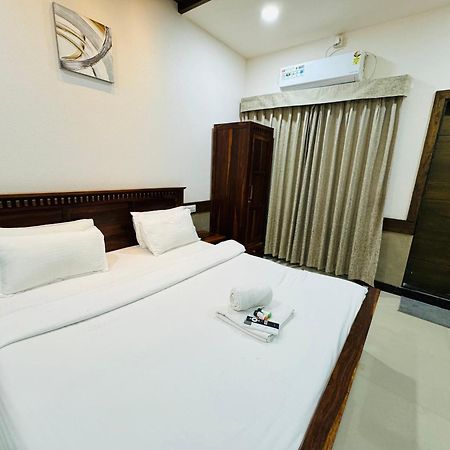 Hotel Tirth By Sonu'S Ujjain Esterno foto