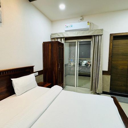 Hotel Tirth By Sonu'S Ujjain Esterno foto