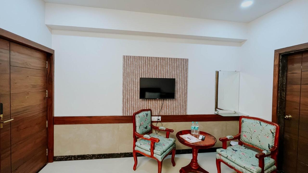 Hotel Tirth By Sonu'S Ujjain Esterno foto