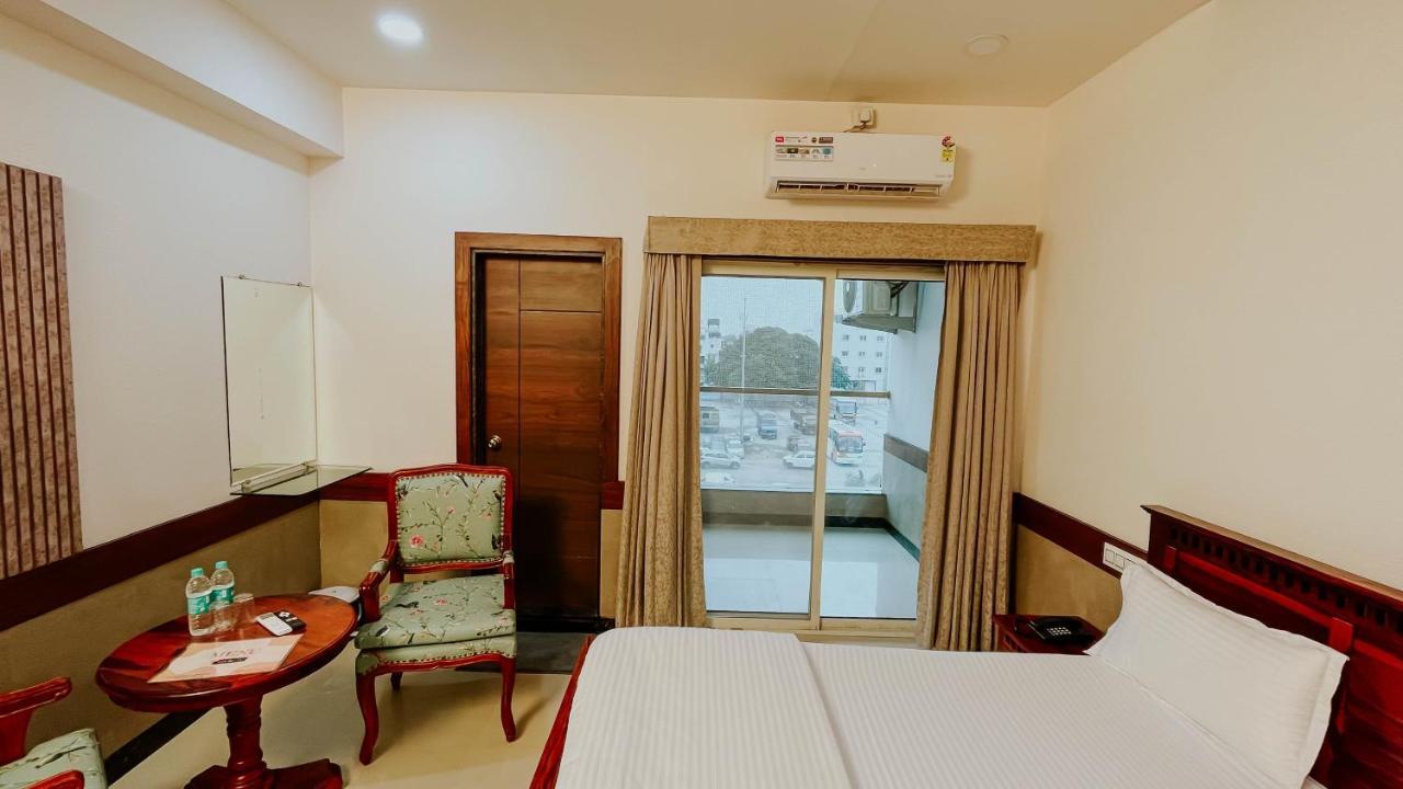 Hotel Tirth By Sonu'S Ujjain Esterno foto