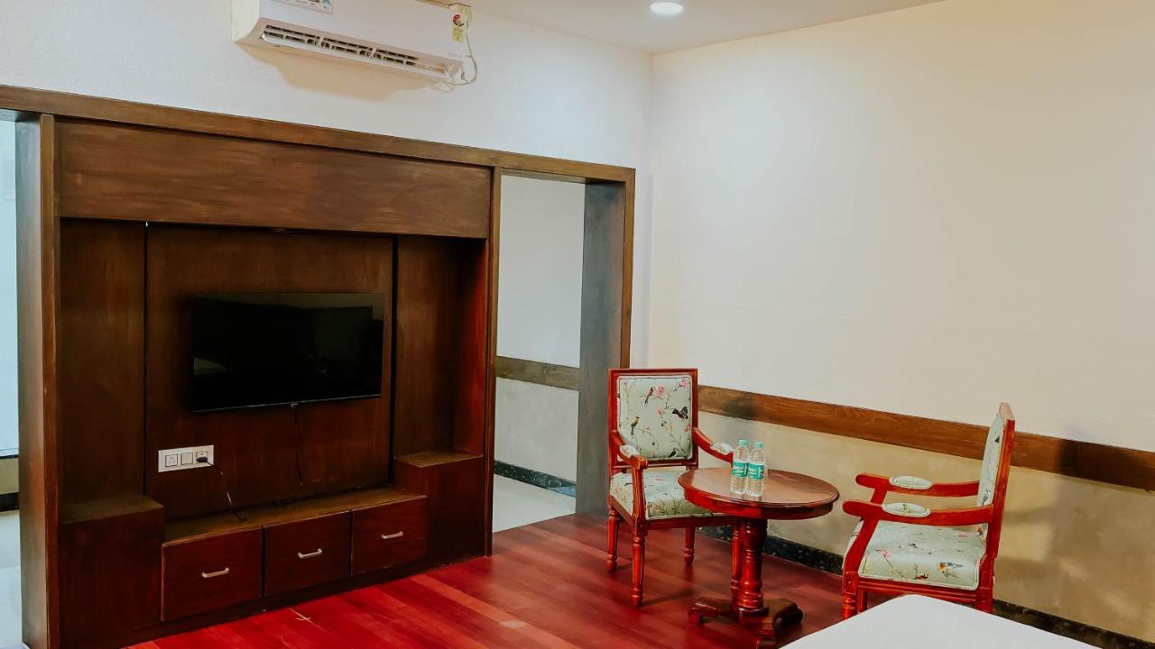 Hotel Tirth By Sonu'S Ujjain Esterno foto