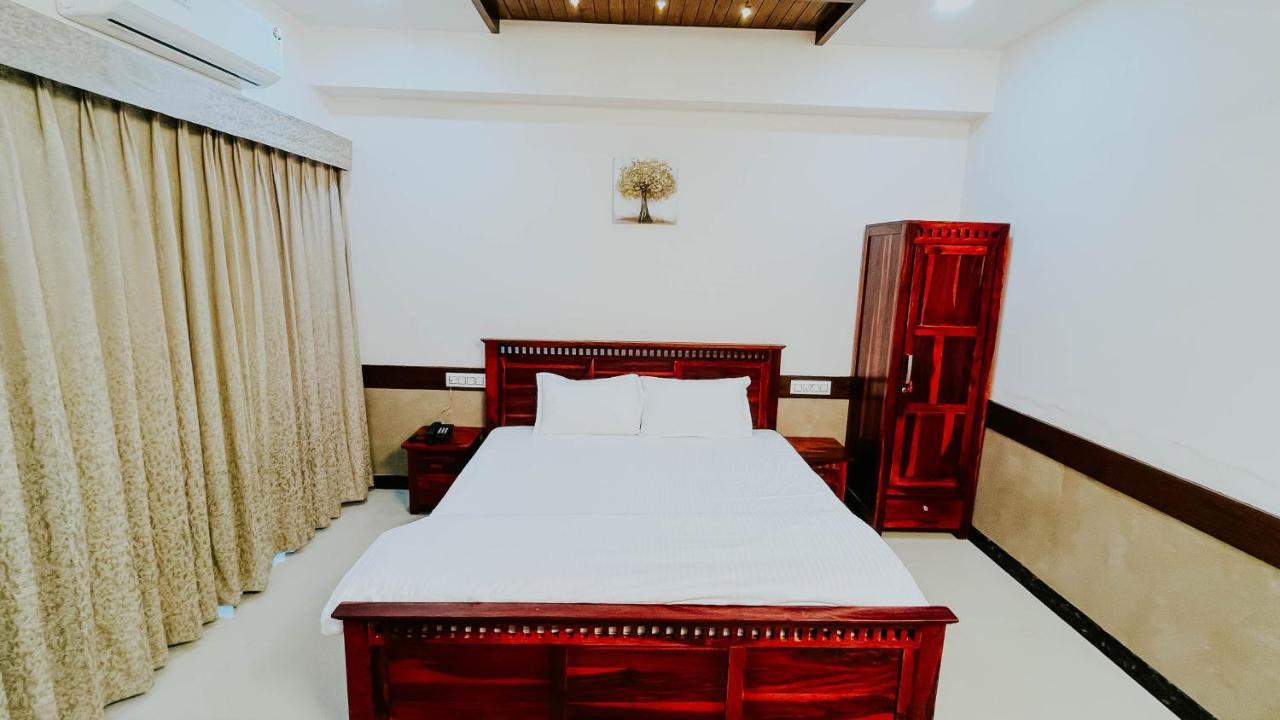 Hotel Tirth By Sonu'S Ujjain Esterno foto