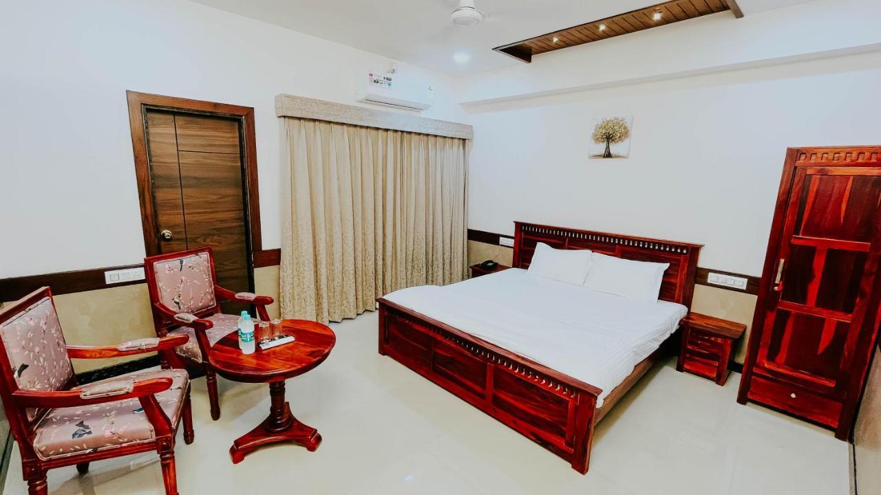 Hotel Tirth By Sonu'S Ujjain Esterno foto