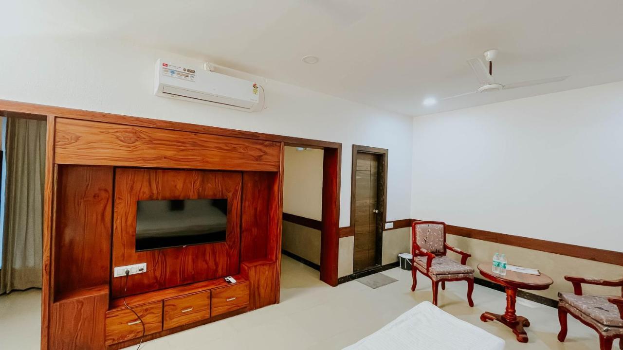 Hotel Tirth By Sonu'S Ujjain Esterno foto