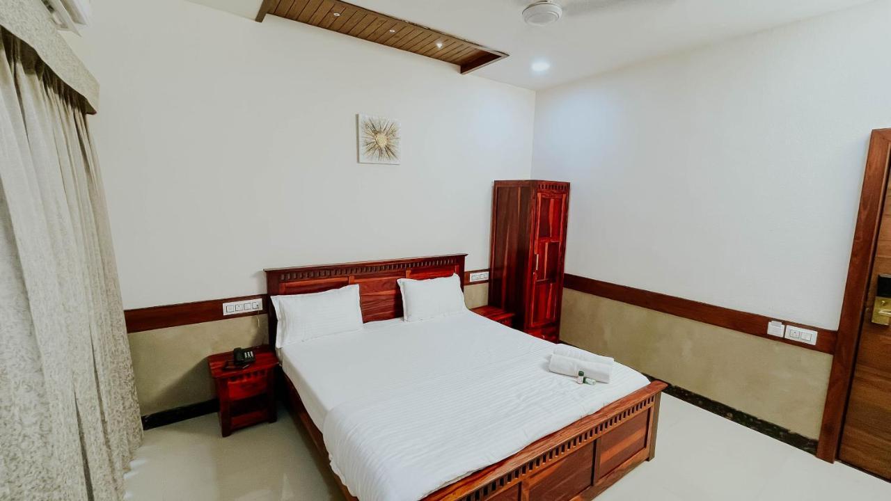 Hotel Tirth By Sonu'S Ujjain Esterno foto