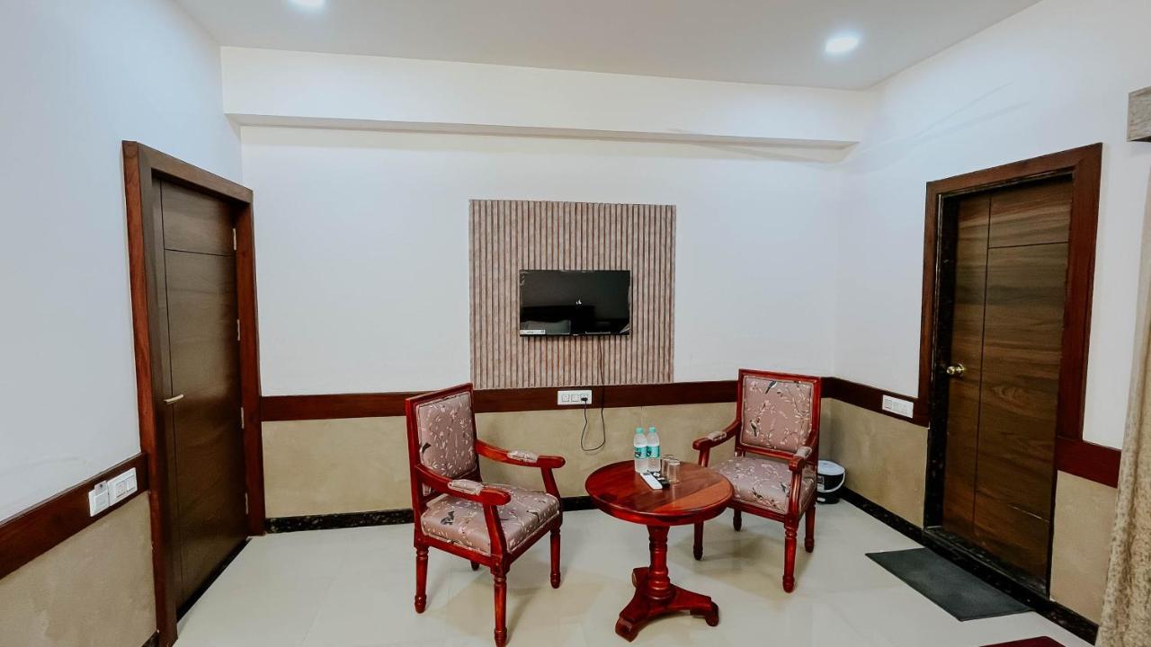 Hotel Tirth By Sonu'S Ujjain Esterno foto