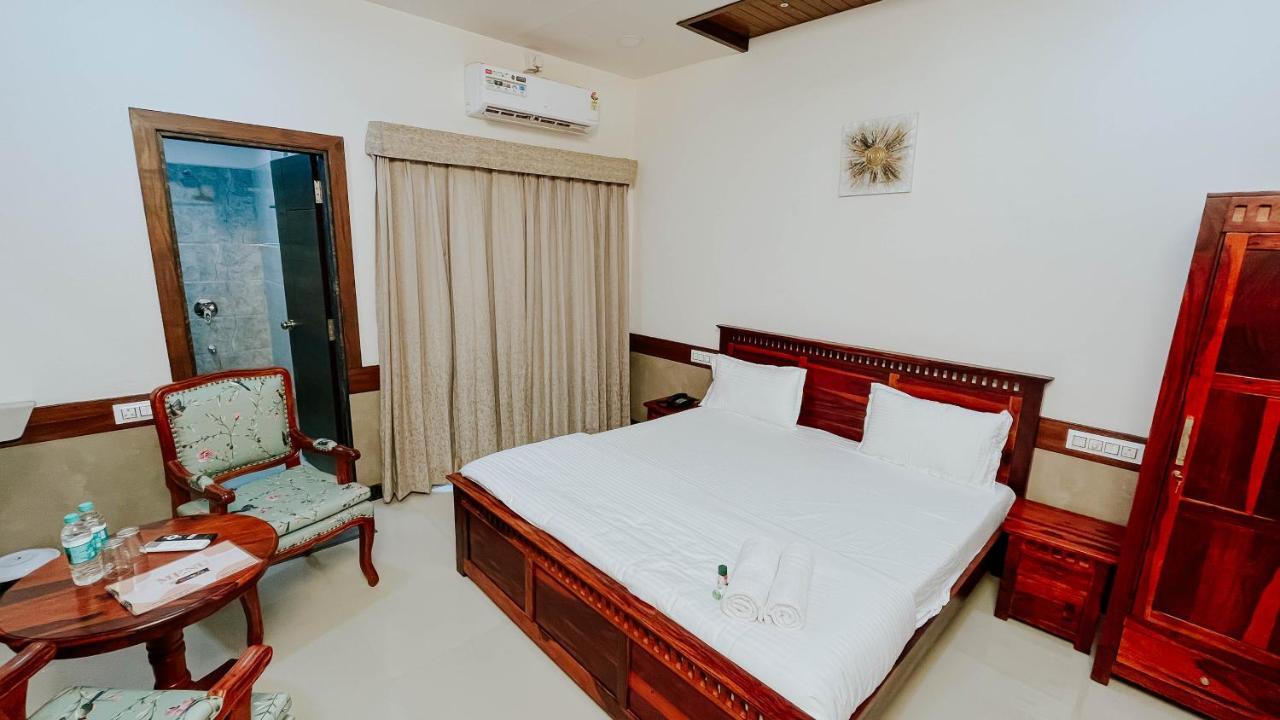 Hotel Tirth By Sonu'S Ujjain Esterno foto