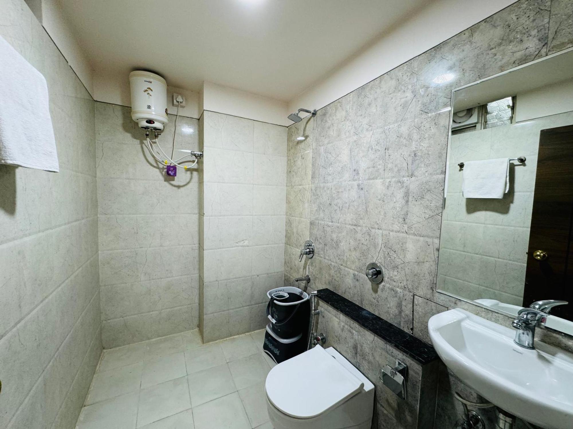 Hotel Tirth By Sonu'S Ujjain Esterno foto