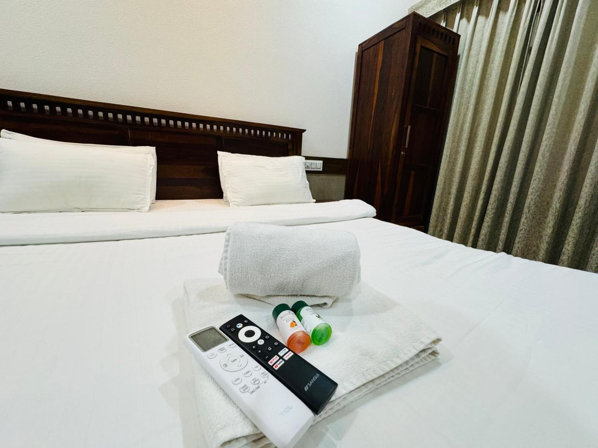 Hotel Tirth By Sonu'S Ujjain Esterno foto