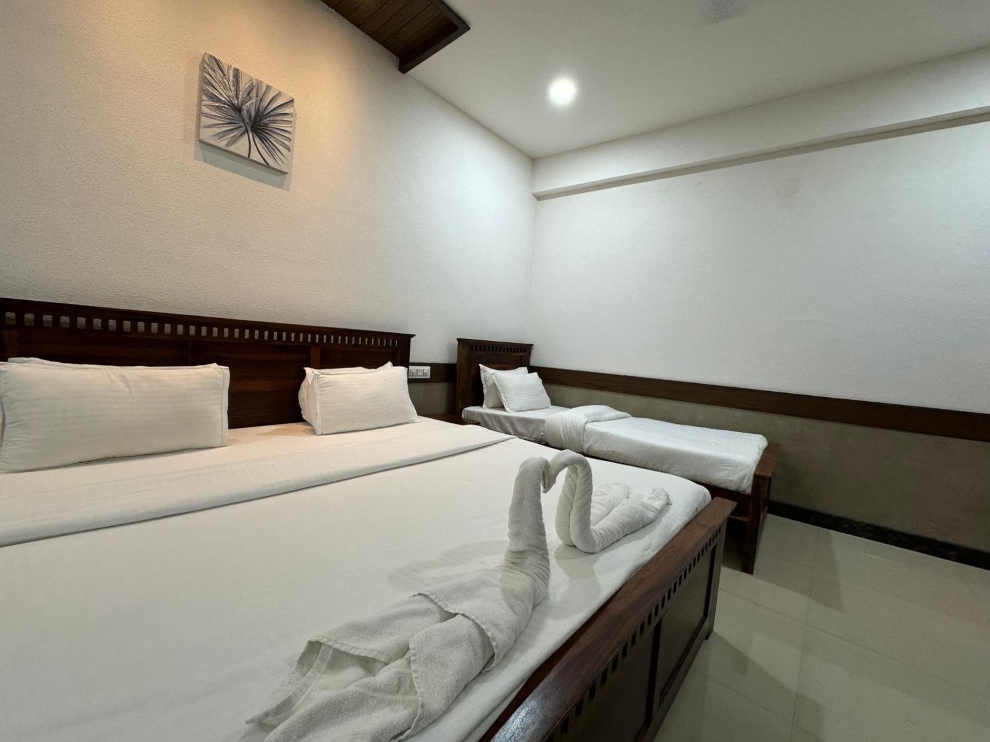 Hotel Tirth By Sonu'S Ujjain Esterno foto