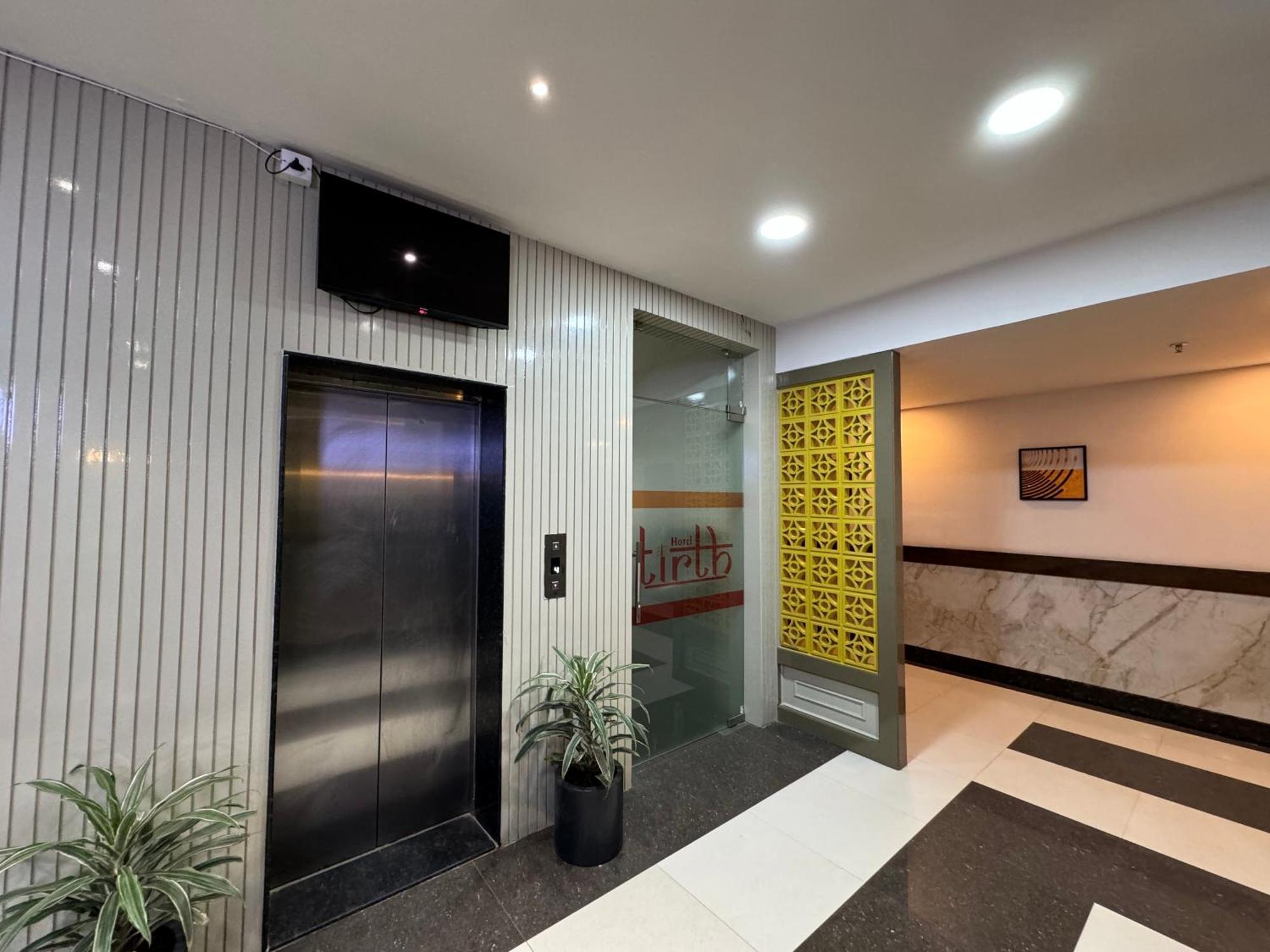 Hotel Tirth By Sonu'S Ujjain Esterno foto